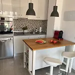 Lets In The Sun - Clavel Apartment *