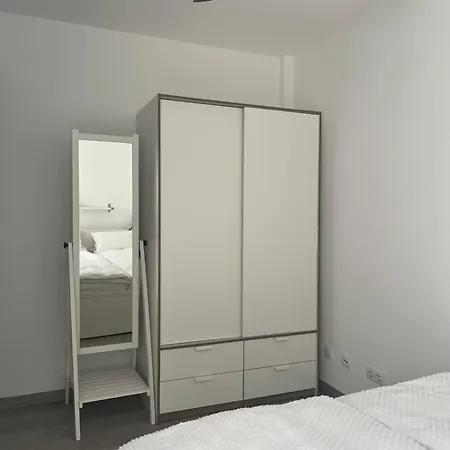 Lets In The Sun - Clavel Apartmán *